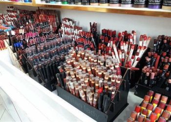 انهدام باند تولید محصولات جعلی آرایشی برند هرموس در تهران