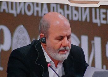 احمدیان: ایران بر استقلال هسته‌ای و حفظ چرخه سوخت اصرار دارد