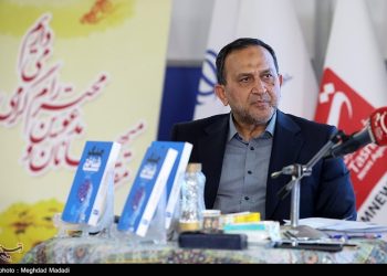 نشست نقد و بررسی جنگ شناختی در نمایشگاه کتاب برگزار شد