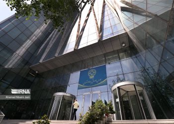 افت ۵۸ هزار واحدی شاخص/ خروج نقدینگی از بورس به سود صندوق‌های کم‌ریسک