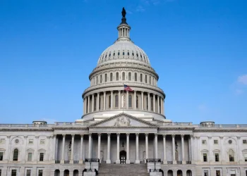 دودستگی در دولت امریکا در پی معاملات تراشه‌ای ترامپ با سعودی و امارات