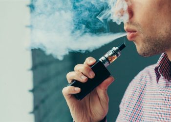 ۱۵ درصد ایرانی‌ها سیگار می‌کشند/ممنوعیت عرضه سیگار الکترونیک