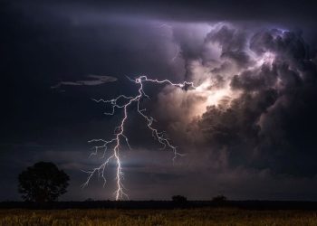 ۶۷ مصدوم و ۷ فوتی در طوفان و صاعقه‌های اخیر