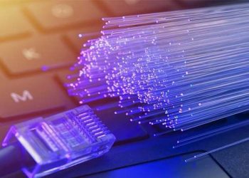 پیشرفت فیبر نوری با حضور وزیر ارتباطات در مجلس بررسی می‌شود