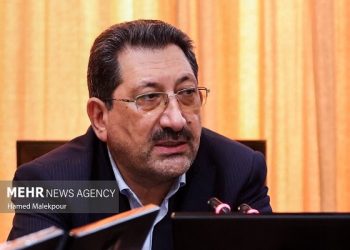 وزیر صمت: سهام خودروسازان واگذار می‌شود