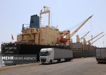 رسوب کالا در بنادر؛ نتیجه نبود خطوط کشتیرانی منظم برای صادرات و واردات