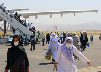ورود اولین پرواز بازگشت حجاج به فرودگاه امام