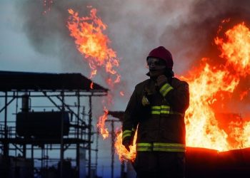 آتش سوزی در دو مخزن ذخیره سوخت در تهران/ شرایط تحت کنترل است