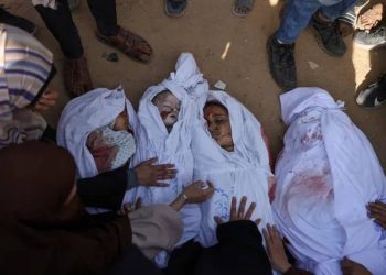 مرگ انسانیت در غزه/ دفن کودکان در آوار «تمدن» دروغین غرب