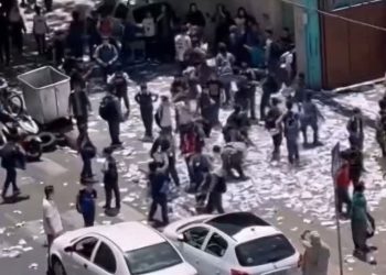 کتاب‌های پاره‌شده؛ فریاد خاموش یک نسل