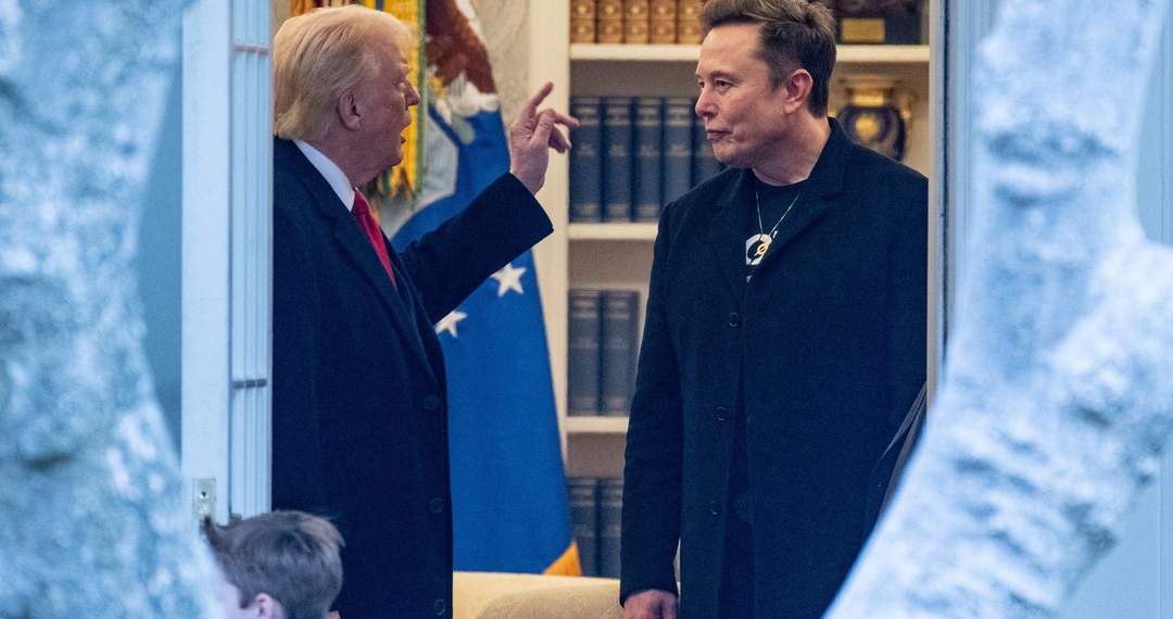 ماسک ترامپ اینجا افتاد