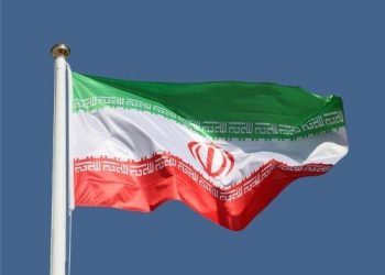 قد کشیدن سرو اما نه زیر سایه غرب