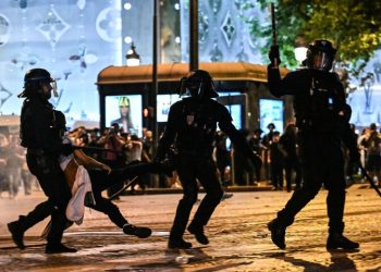 آشوب در جشن قهرمانی پی‌اس‌جی؛ ۲ نفر کشته و ۵۵۹ تن بازداشت شدند