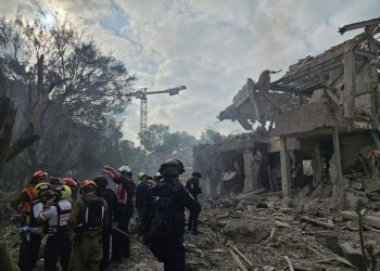 جبهه داخلی در تل آویو: اسرائیلی‌ها همچنان در کنار پناهگاه‌ها باشند