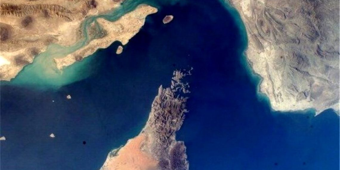 عبور از تنگۀ هرمز فقط با اجازۀ ایران