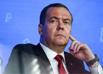 مدودف: نتانیاهو خواهد رفت، ایران می‌ماند