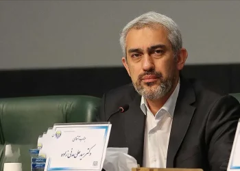 اصلاحات اقتصادی باید تدریجی باشند/ سیاست‌گذاری‌های غلط و تحریم‌ها مسبب اصلی وضعیت کنونی اقتصاد هستند