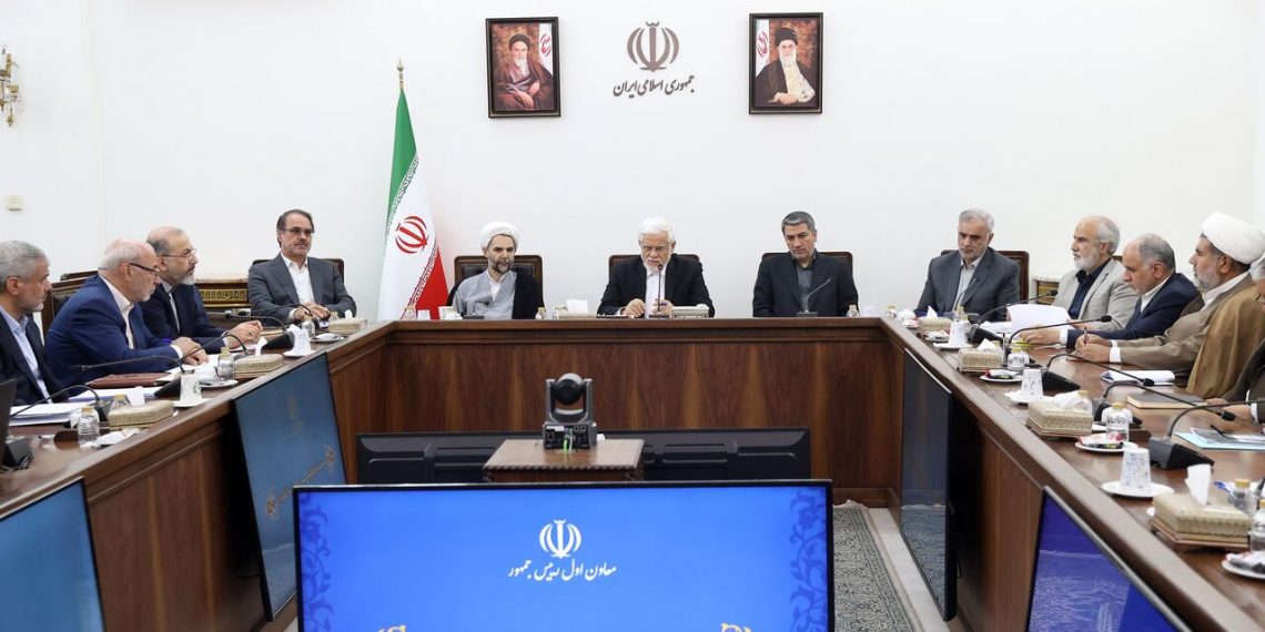 عارف: ریشه فساد تفسیر از قوانین است/ اولویت پیشگیری در مقابله با فساد