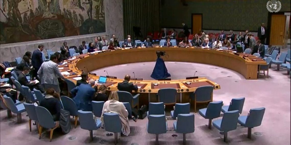 فرانسه: ایران برای ۹ بمب هستهای مواد لازم را دارد!