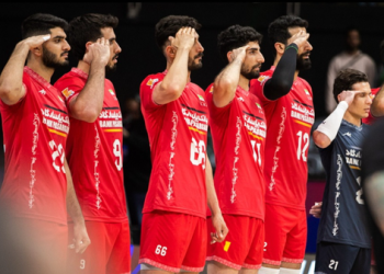 سلام نظامی ملی پوشان والیبال پیش از دیدار مقابل اسلوونی