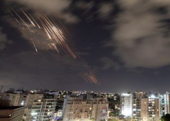 فیلم/ اصابت موشک‌های هایپرسونیک ایرانی به حیفا