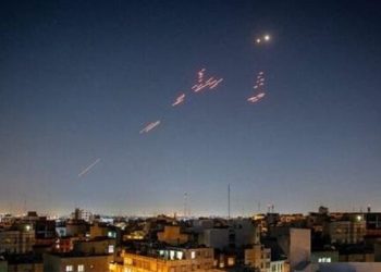 صدای چند انفجار در محدوده خیابان پیروزی/ فعالیت پدافند در تهران