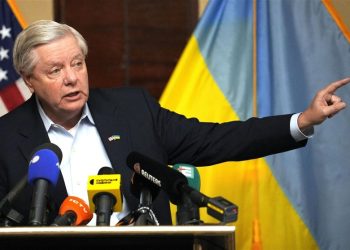 تهدید سناتور آمریکایی علیه چین، هند و برزیل برای همکاری با روسیه