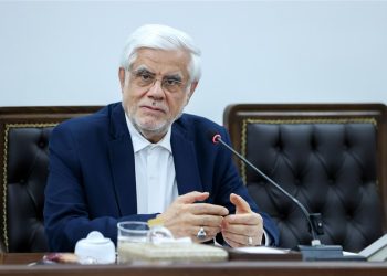 عارف: نوسازی و بازسازی مهمترین اولویت ملی پساجنگ است