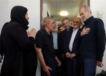 بازدید پزشکیان از وضعیت خانواده‌های جنگ‌زده