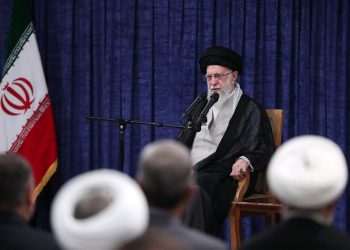 رهبر انقلاب: یقه جنایتکار نباید رها شود/ همه باید اتحاد ملی را حفظ کنند