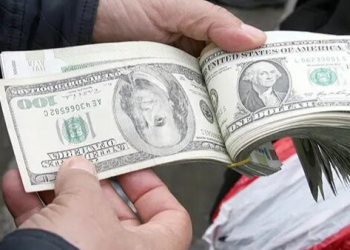 حرکت عجیب دلار آزاد و توافقی در خلاف یکدیگر