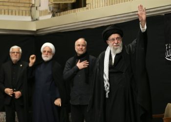 بازتاب گسترده حضور رهبر انقلاب در مراسم شب عاشورا در رسانه‌های آمریکا