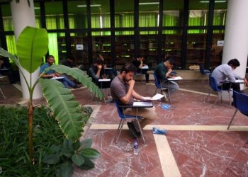 نخستین روز کنکور با رقابت ۳۲۷هزار داوطلب آغاز شد