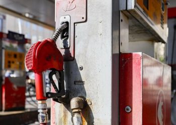 ۶۰ لیتر سهمیه بنزین امشب شارژ می‌شود