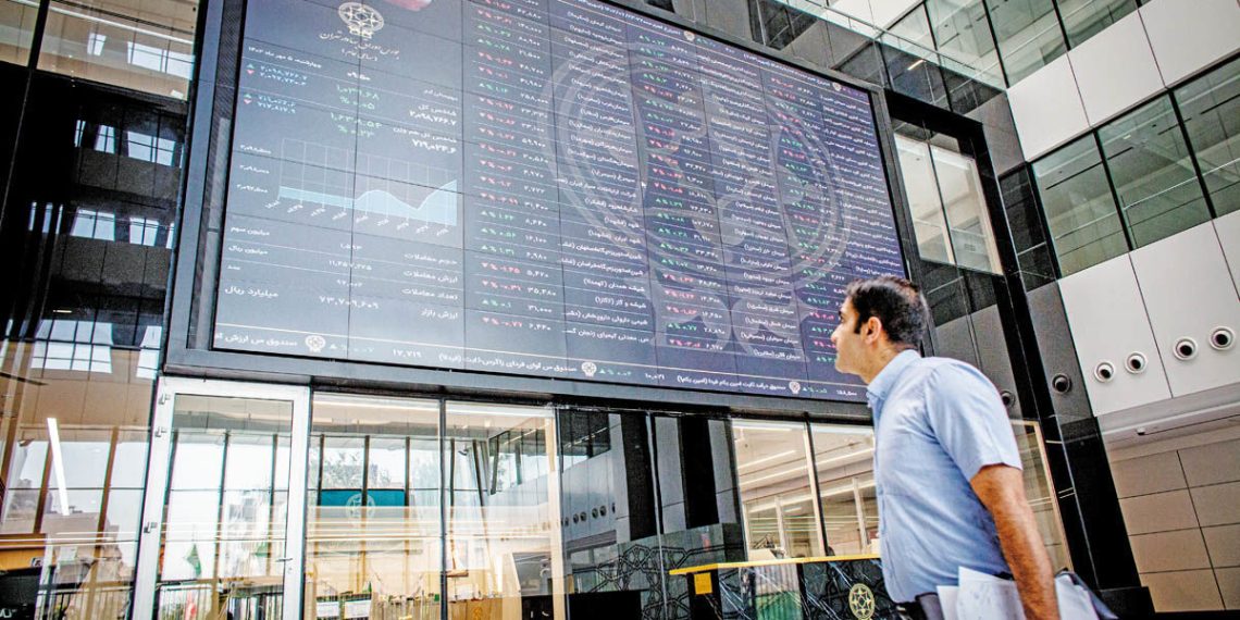 تداوم شرایط عجیب در بورس؛ رشد شاخص کل همراه با خروج سنگین پول