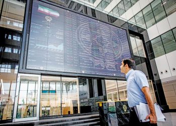 تداوم شرایط عجیب در بورس؛ رشد شاخص کل همراه با خروج سنگین پول