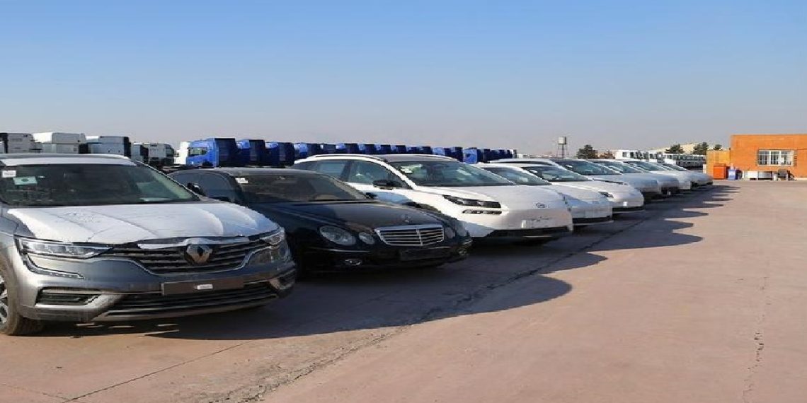 حل مشکل ترخیص ۱۵ هزار خودروی وارداتی در منطقه ویژه بم با ورود دستگاه قضایی