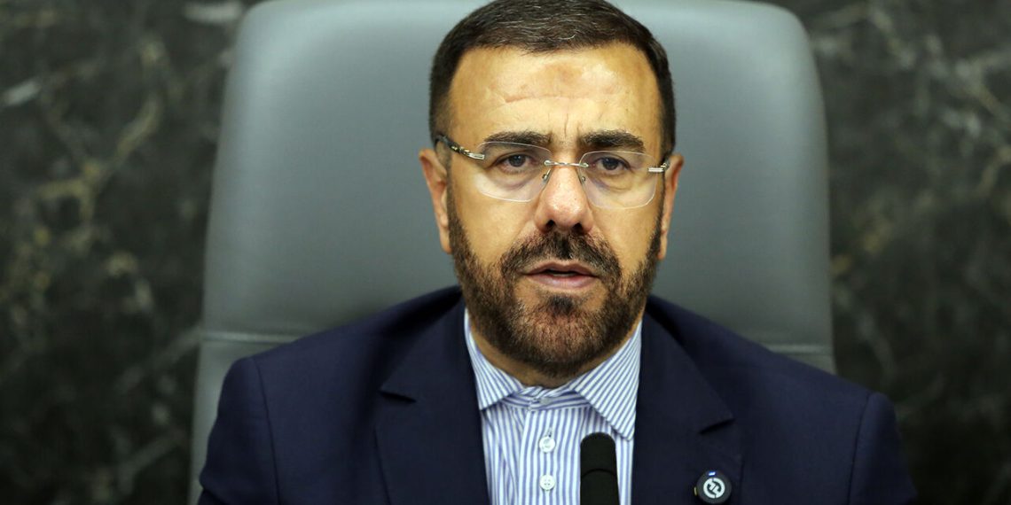 استاندار فارس دستور رسیدگی فوری به حادثه واژگونی اتوبوس را صادر کرد