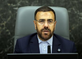 استاندار فارس دستور رسیدگی فوری به حادثه واژگونی اتوبوس را صادر کرد