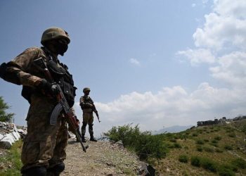 حمله مسلحانه به پاسگاهی در پاکستان؛ ۲ نفر کشته شدند