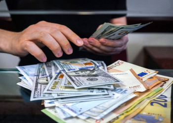 نوسان دلار در سایه جنگ: افزایش، کاهش و بازهم افزایش