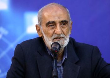 سگ‌ها را گشوده‌اند چرا سنگ‌ها را بسته‌اید؟!