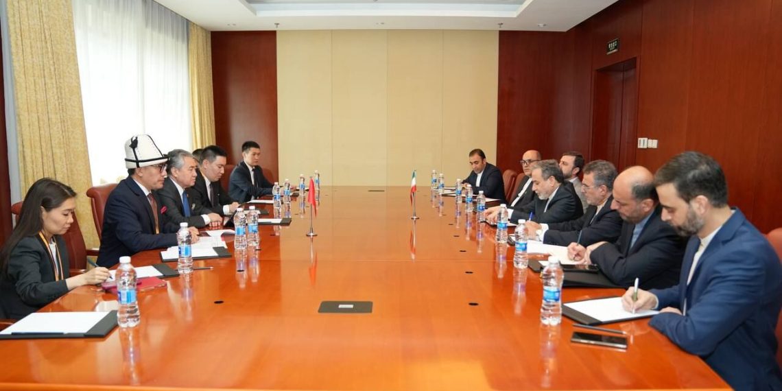 عراقچی با وزیر امور خارجه قرقیزستان دیدار کرد