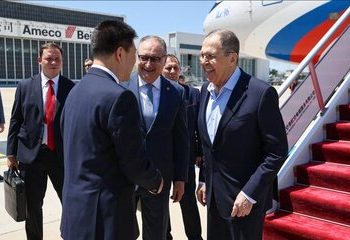 لاوروف وارد چین شد