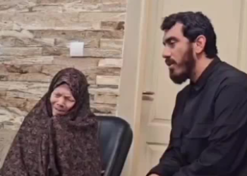 مداحی رسولی در منزل مادر شهیدان باقری+ فیلم