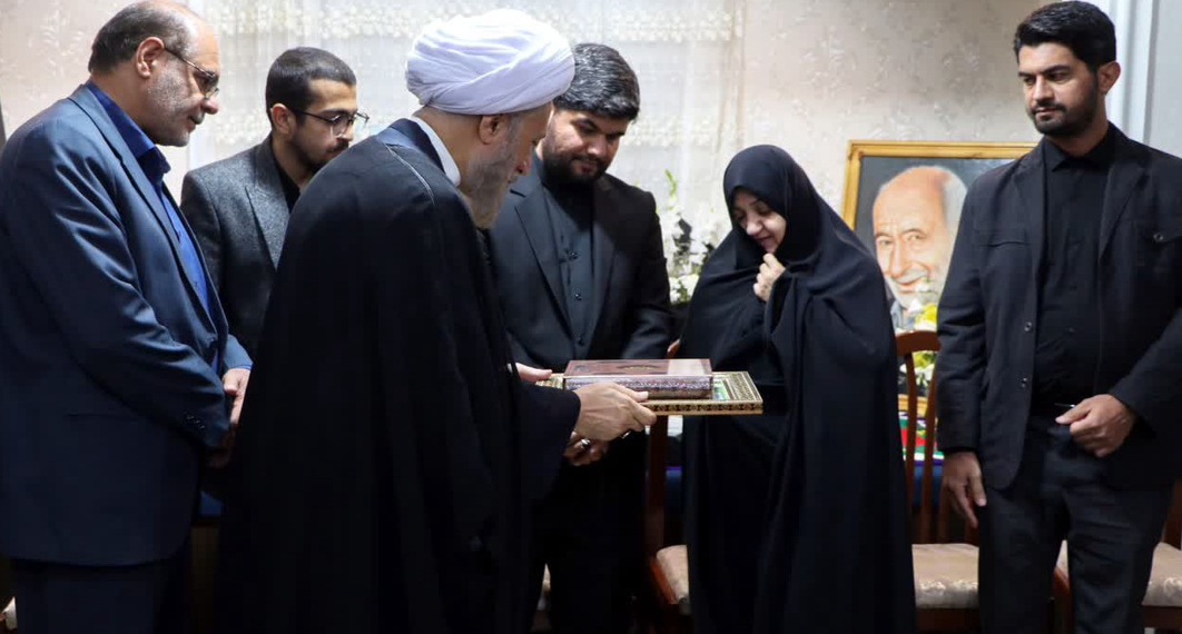 ابلاغ پیام و سلام رهبر انقلاب به خانواده سرلشکر شهید غیب‌پرور