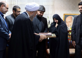 ابلاغ پیام و سلام رهبر انقلاب به خانواده سرلشکر شهید غیب‌پرور