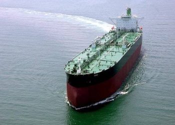 توقیف یک کشتی نفتکش خارجی در دریای عمان/ کاپیتان و خدمه بازداشت شدند