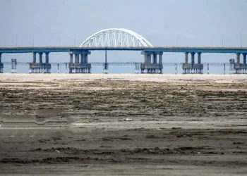 ۶۰ هزار چاه غیرمجاز؛ بلای جان دریاچه ارومیه / کاهش ۵۰ سانتی‌متری سطح آب در پی خشکسالی و برداشت‌های بی‌رویه