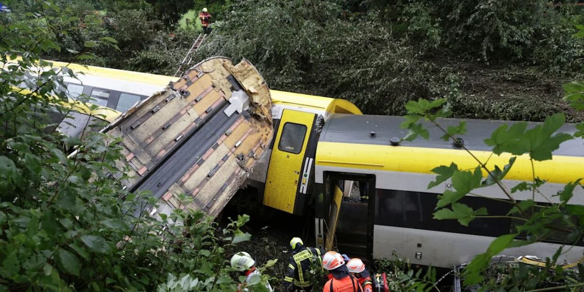 خروج قطار از ریل در آلمان چهار کشته و چندین زخمی بر جای گذاشت